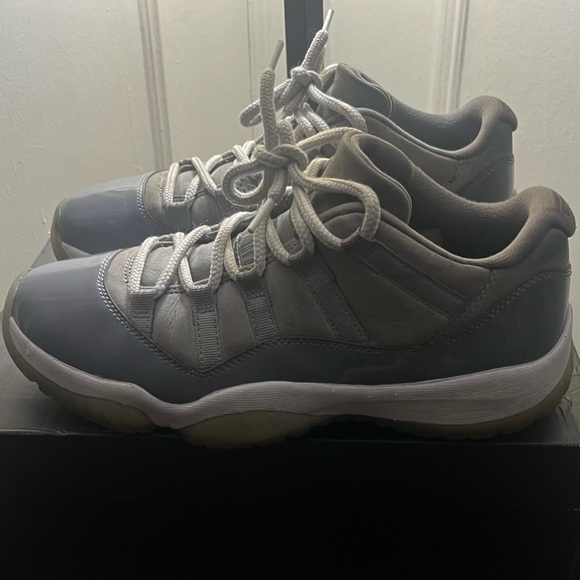Air Jordan 11 Low - COOL GREY (2018) - Picture 6 of 11